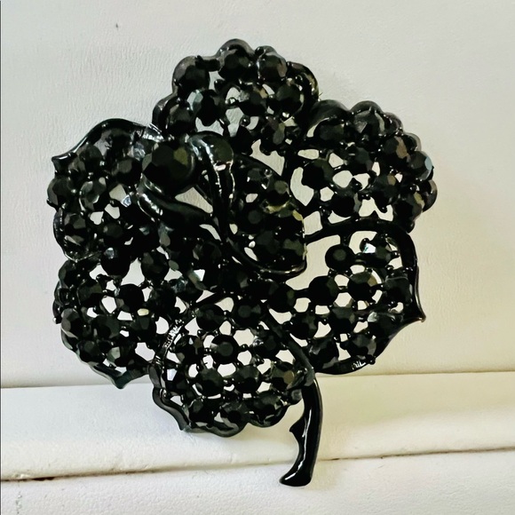 Vintage Signed Weiss Black Rose Crystal Brooch